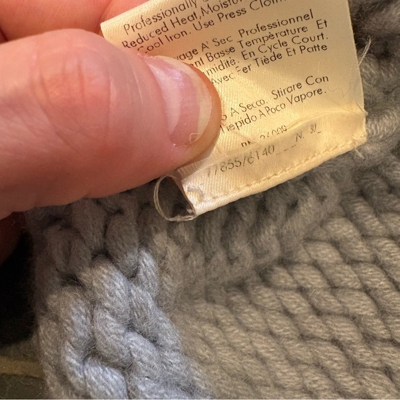 Vintage 1990’s 100% cashmere Calvin Klein Light Gray Knit Sweater - Picture 8 of 8